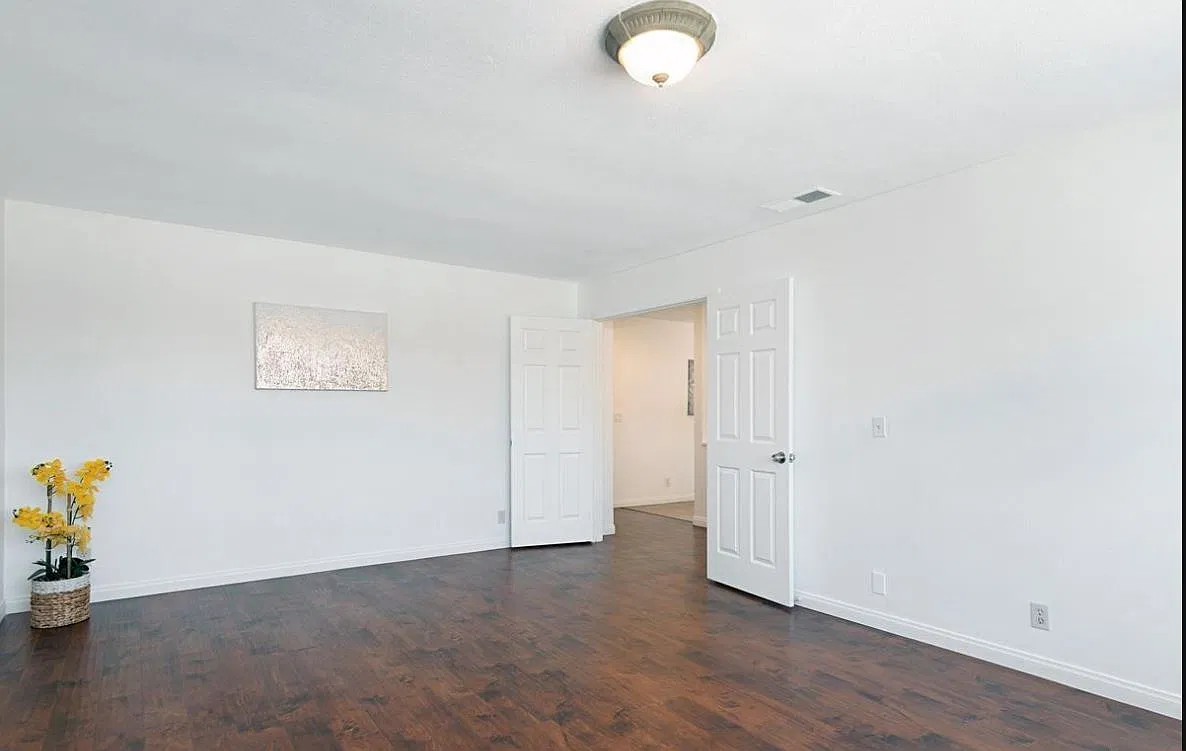 A710 Hillward St — Photo 2