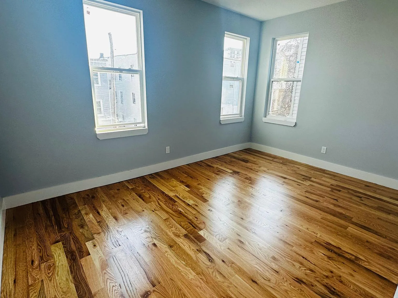 3 bed, 900 sqft, $2,750 — Photo 4