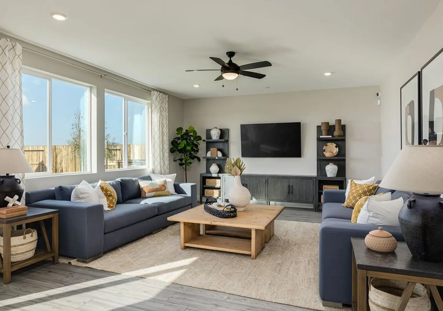 beautifully maintained 5-bedroom, 3-bath, 2,725 sq ft in Manteca — Photo 3