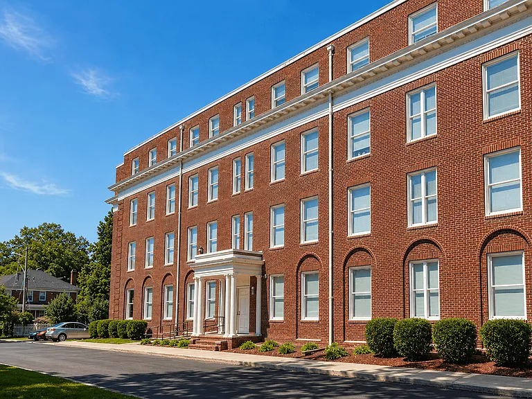 Highland Memorial Apartments — Photo 17