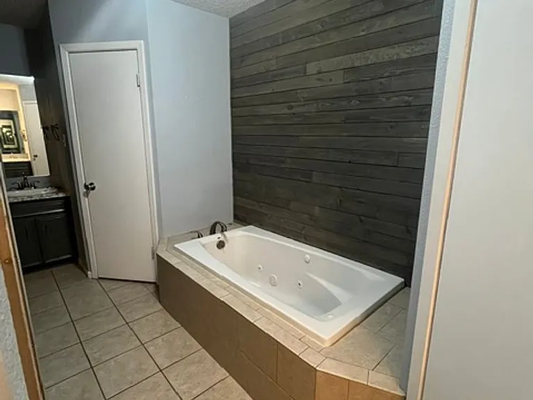 8033 Weehunt Ct — Photo 14