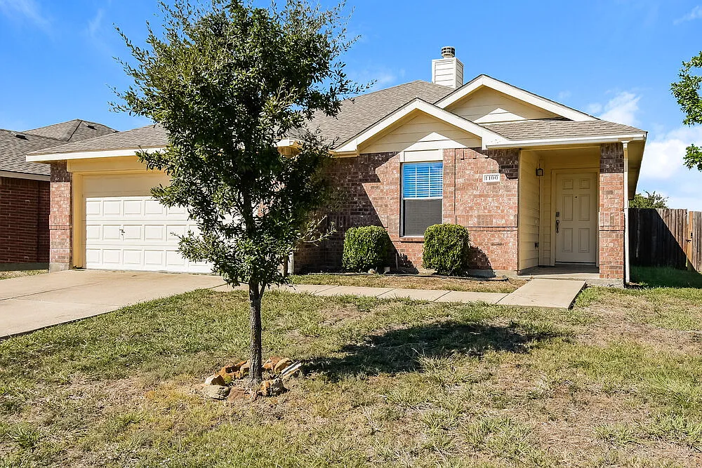 3 bed, 2.0 bath, 1601 sqft, $1,950 — Photo 3