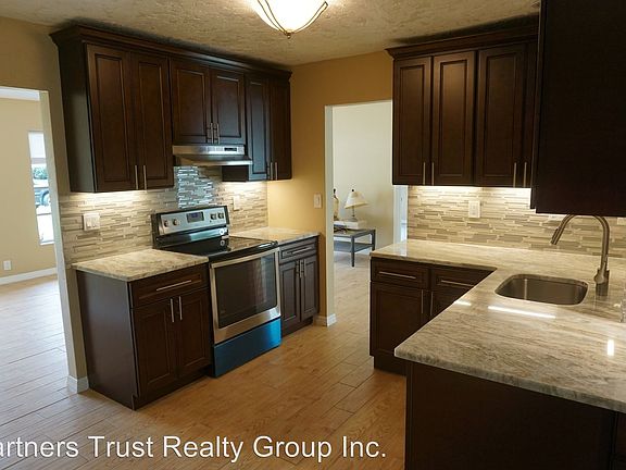 2nd image of 2932 Pinecrest St