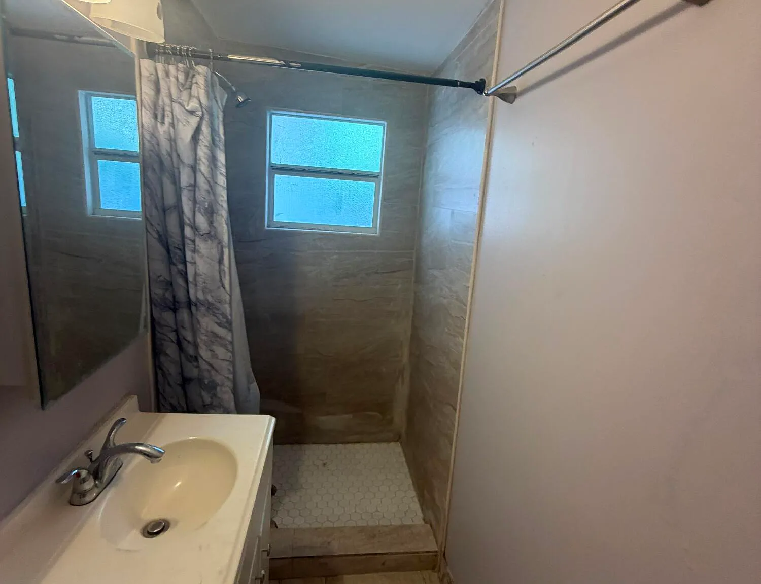 2 bed, 1.0 bath, 566 sqft, $1,900 — Photo 2