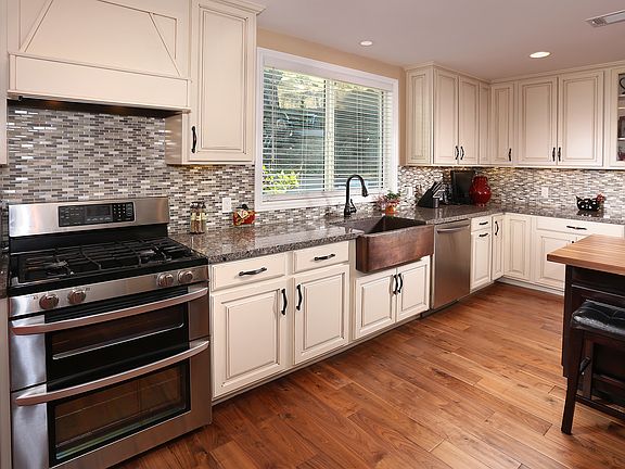 4th image of 9772 Sunland Blvd.
