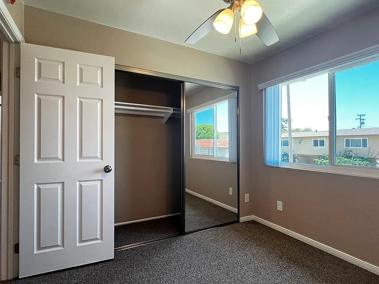 131 S Hamlin St #D — Photo 32