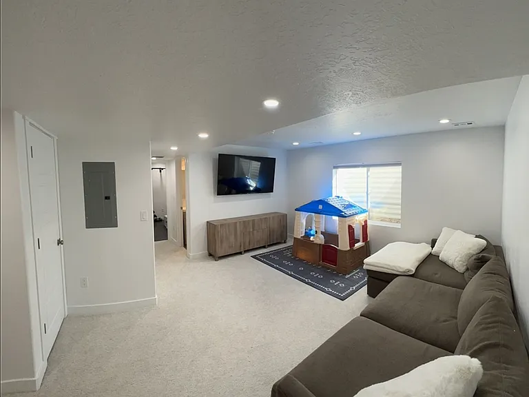 3243 W 1670 N — Photo 11