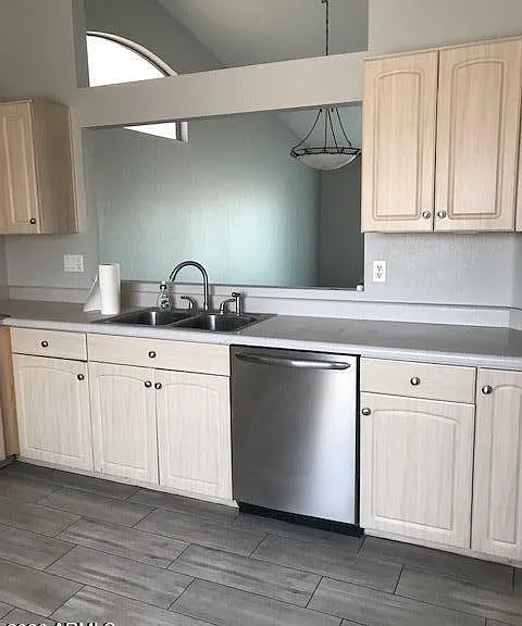 8723 N 112th Ave — Photo 3