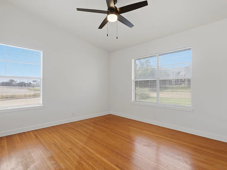 803 Oblate Dr — Photo 12
