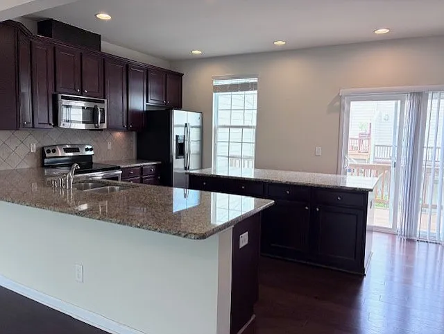 6025 Kentworth Dr — Photo 6