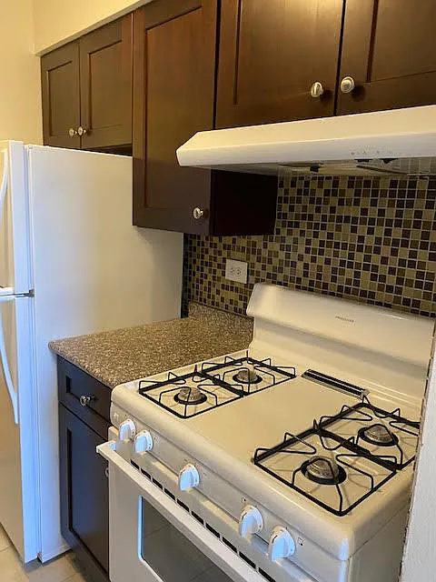 1 bed, 800 sqft, $1,950 — Photo 3