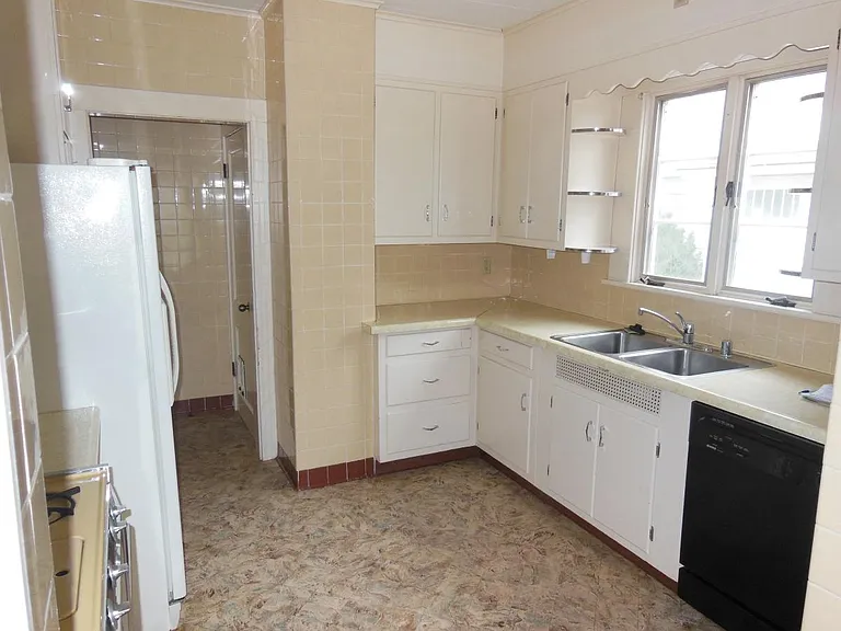 1629 Emerson Ave — Photo 5