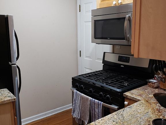 2nd image of 677 W Wrightwood Ave APT 2