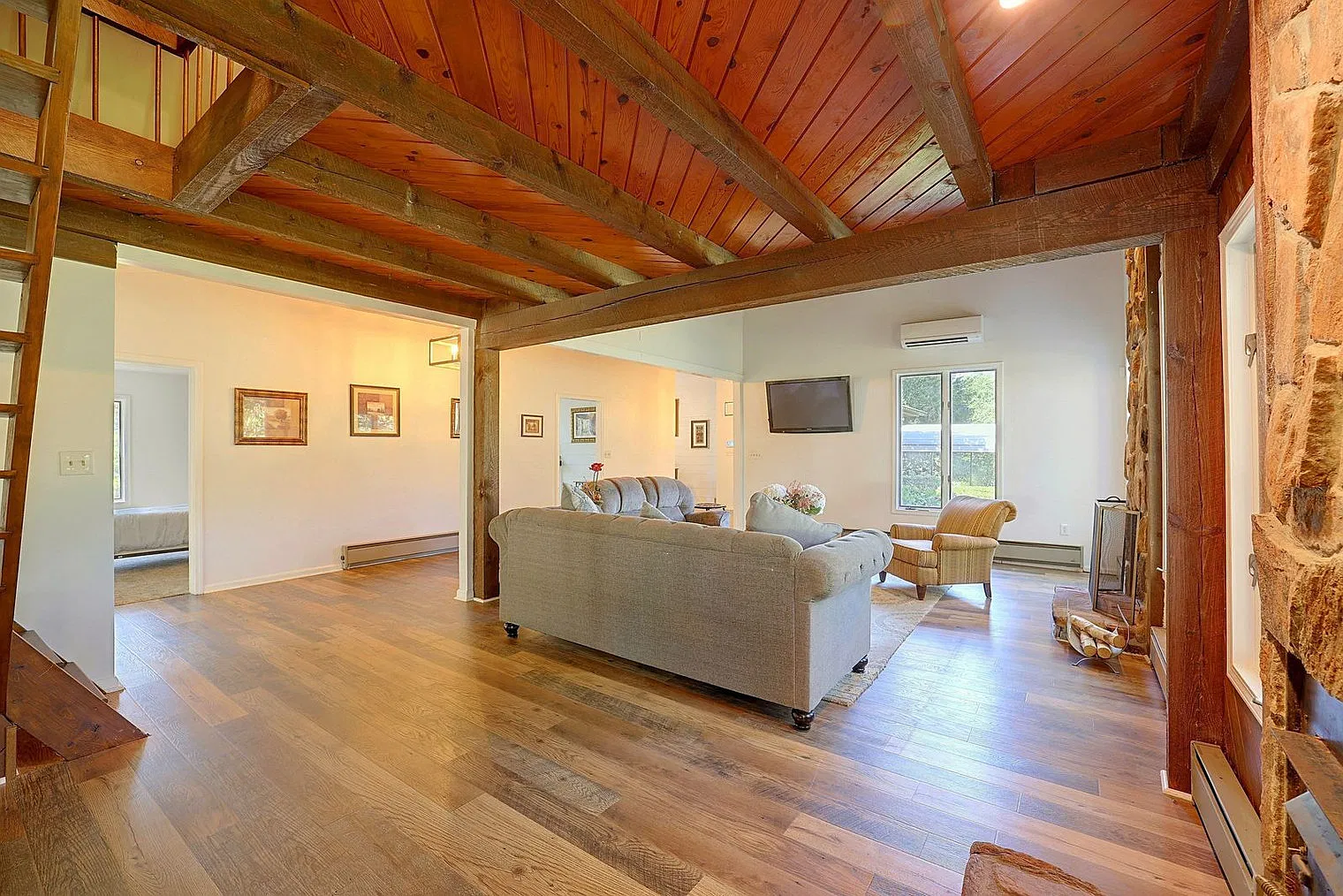 4 bed, 3.0 bath, 3498 sqft, $5,993 — Photo 3
