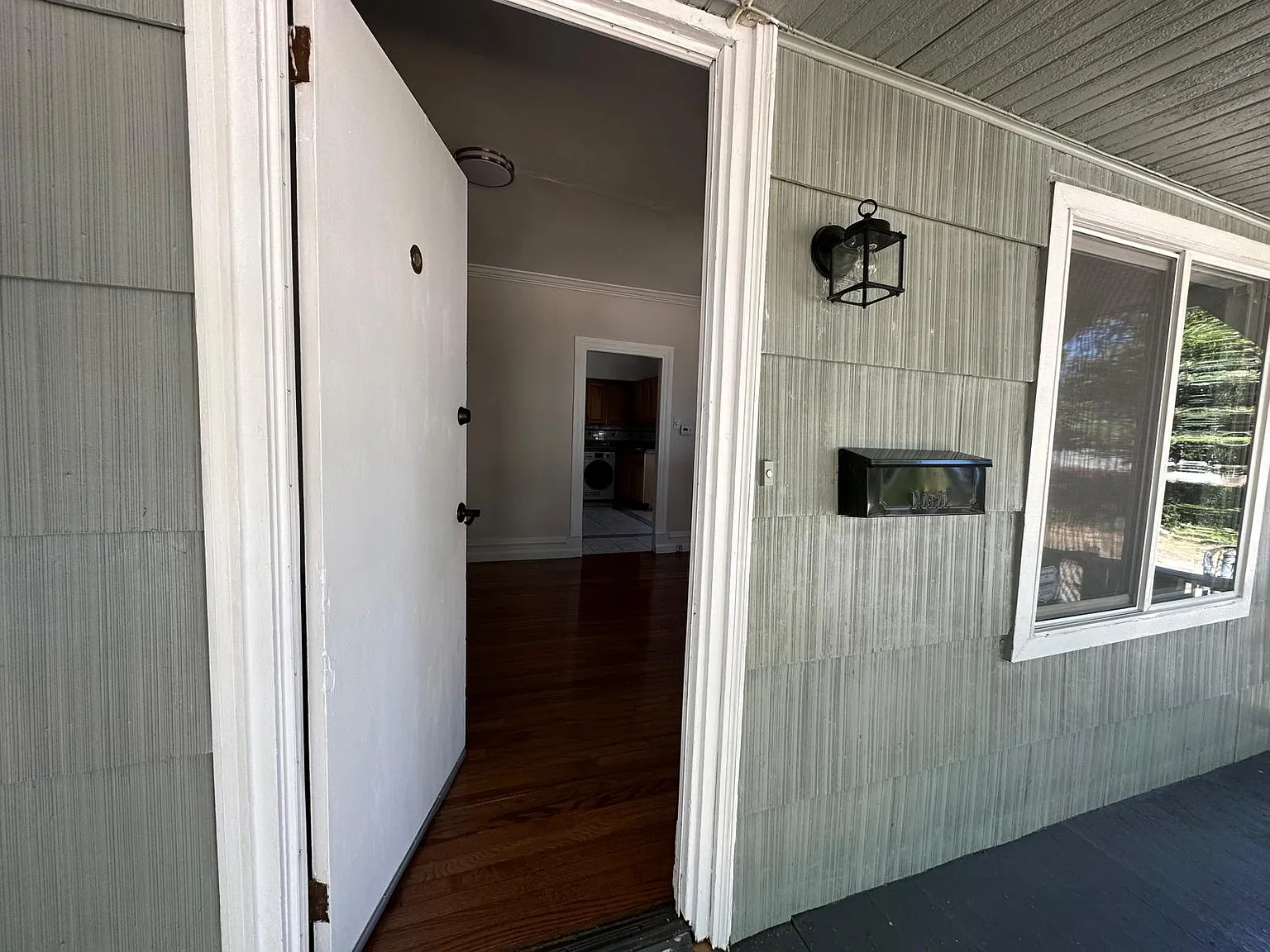 4 bed, 1340 sqft, $3,200 — Photo 2