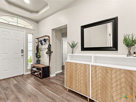 5th image of 215 Creekview Way