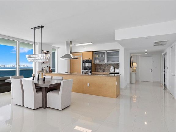 3rd image of 1830 Ocean Dr #1101