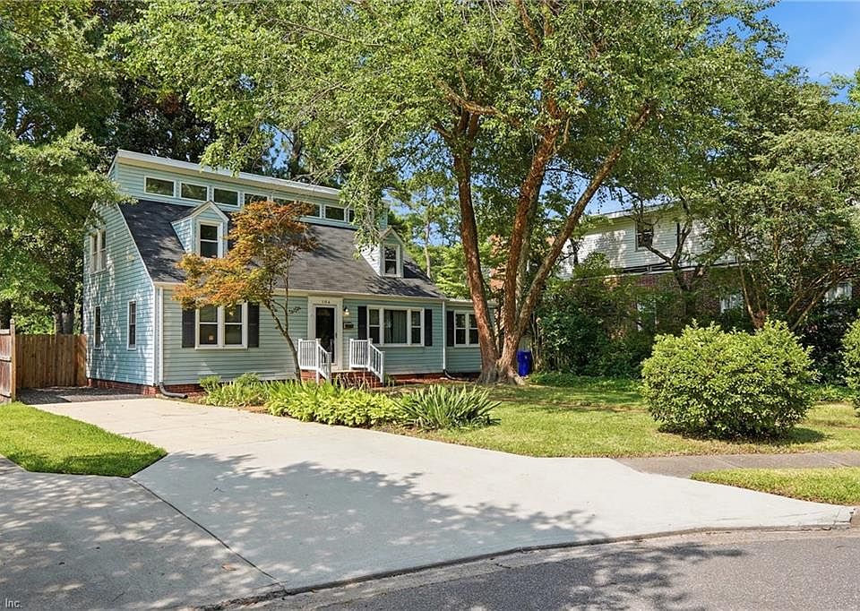 1st image of 104 W Arden Cir
