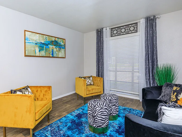 Bainbridge Apartments — Photo 15