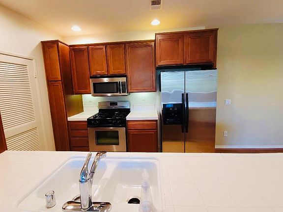 4th image of 16910 Bixby St Unit 15
