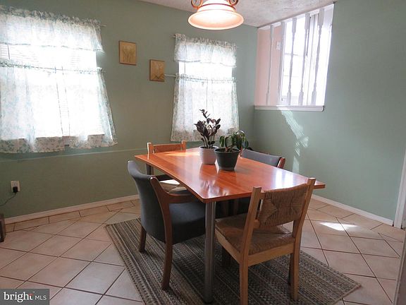 3rd image of 1004 Dorset Dr