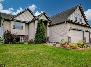 11836 Mayview Cv, Lindstrom, MN 55045