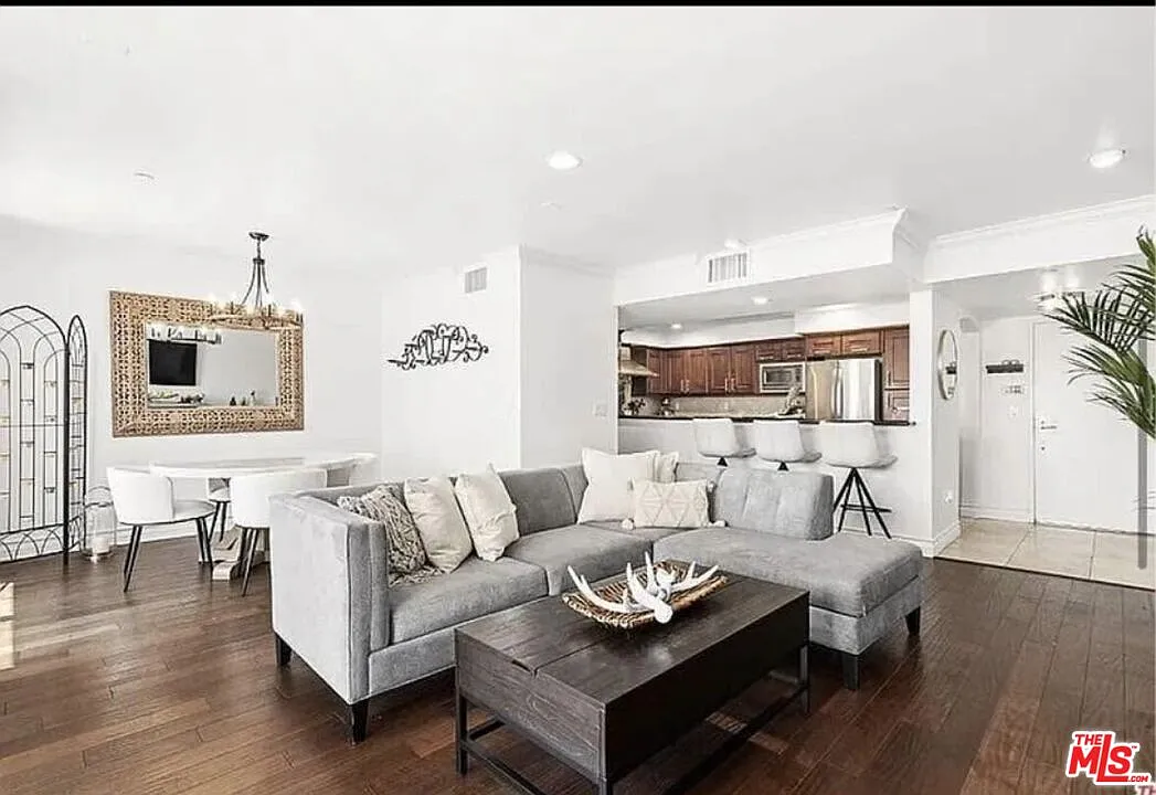 3 bed, 2.5 bath, 1564 sqft, $5,995 — Photo 1