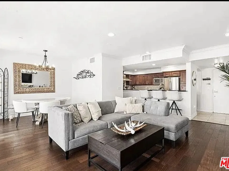 1621 Barry Ave #Penthouse 3