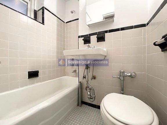 5th image of 936 W End Ave APT B17