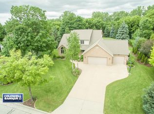 102 Lamine Ln, Combined Locks, WI 54113