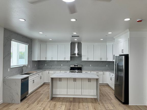 Large Kitchen. The pictures does not reflect reality. Plenty of storage.
