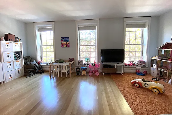 Rented by Compass | media 40