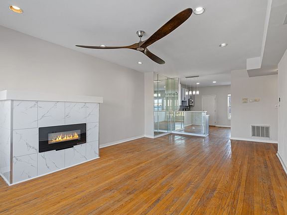 3rd image of 6850 S Dante Ave #2N