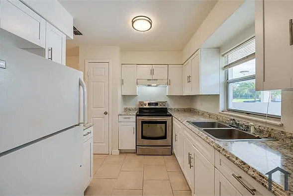 2 bed, 940 sqft, $1,650 — Photo 3
