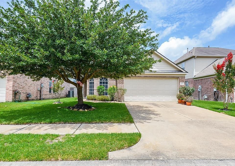 1st image of 15527 Elm Leaf Pl