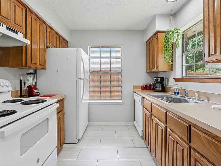 9780 Windy Ridge Rd — Photo 12