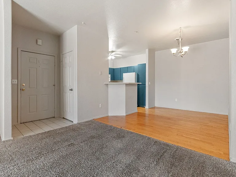 1671 W Canal Cir #212 — Photo 2