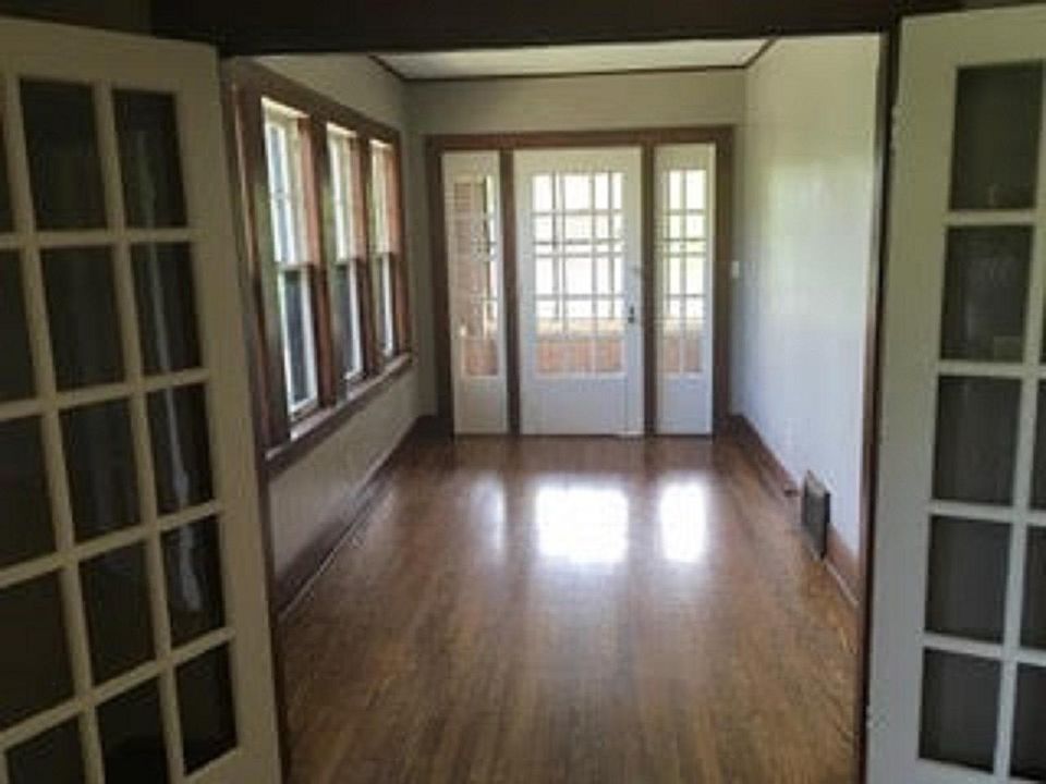 Light filled area makes a perfect office