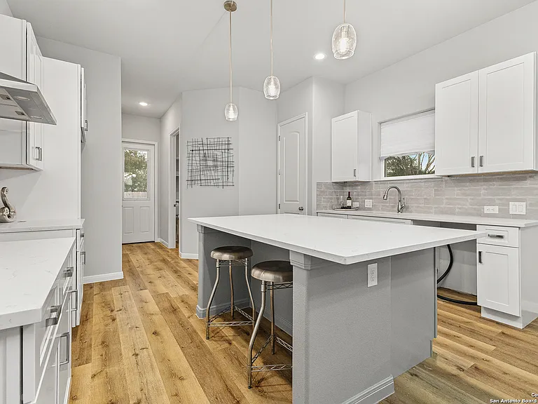 505 Linden Ave — Photo 17