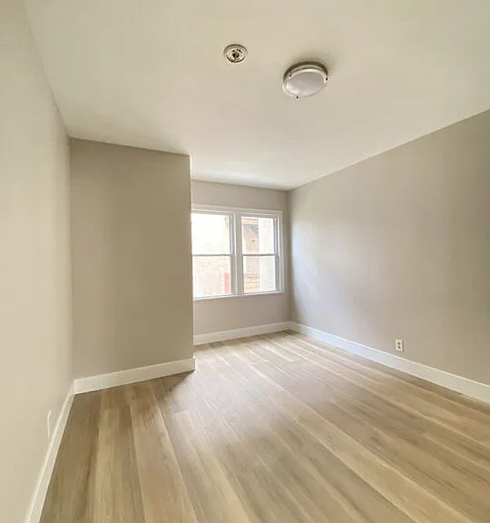2620 S Barrington Ave — Photo 20