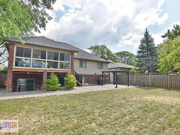 4305 Casgrain Dr #UPPER — Photo 37
