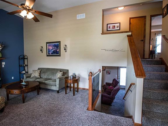 5th image of 912 Meadowbrooke Ln