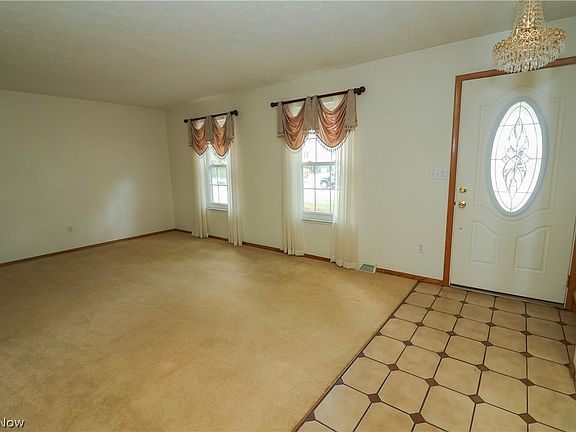 2nd image of 537 Howells Ct