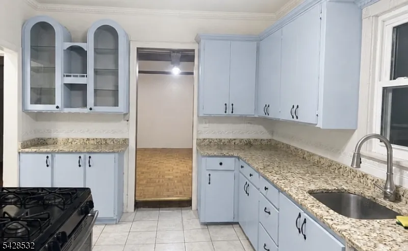 5 bed, 1.0 bath, $2,800 — Photo 2