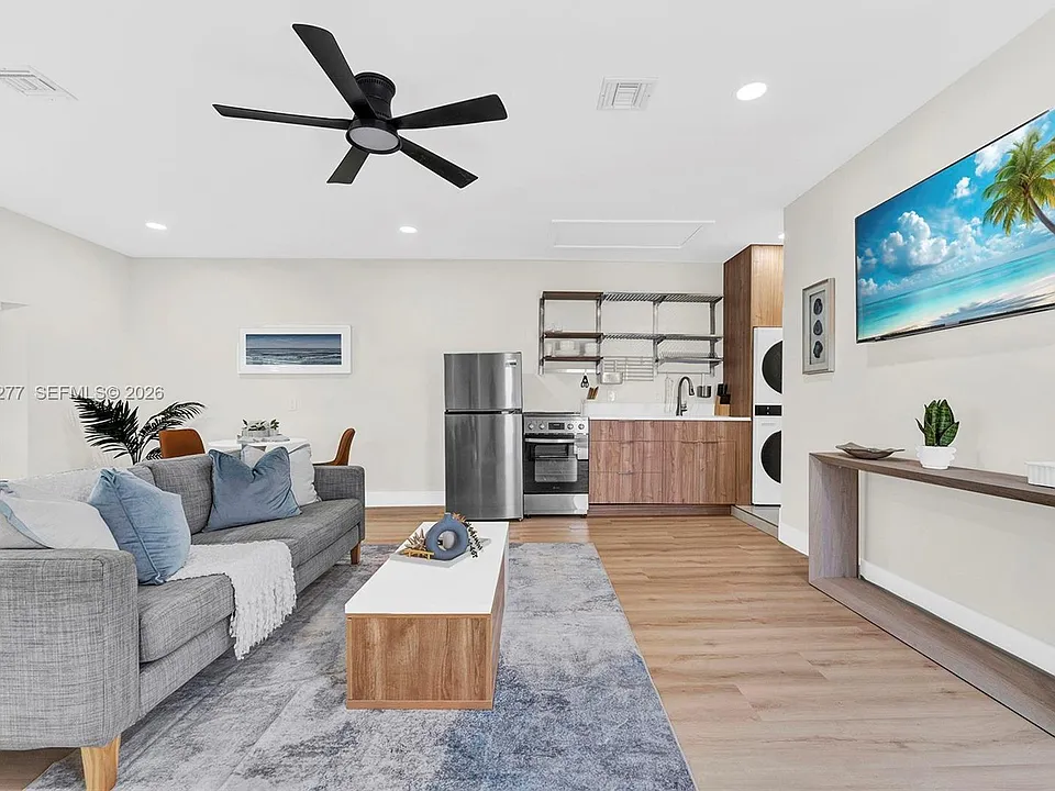 10430 Sunset Strip #S