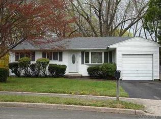 92 Rose Pl, Selden, NY 11784