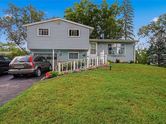 5th image of 16 Huckleberry Ln