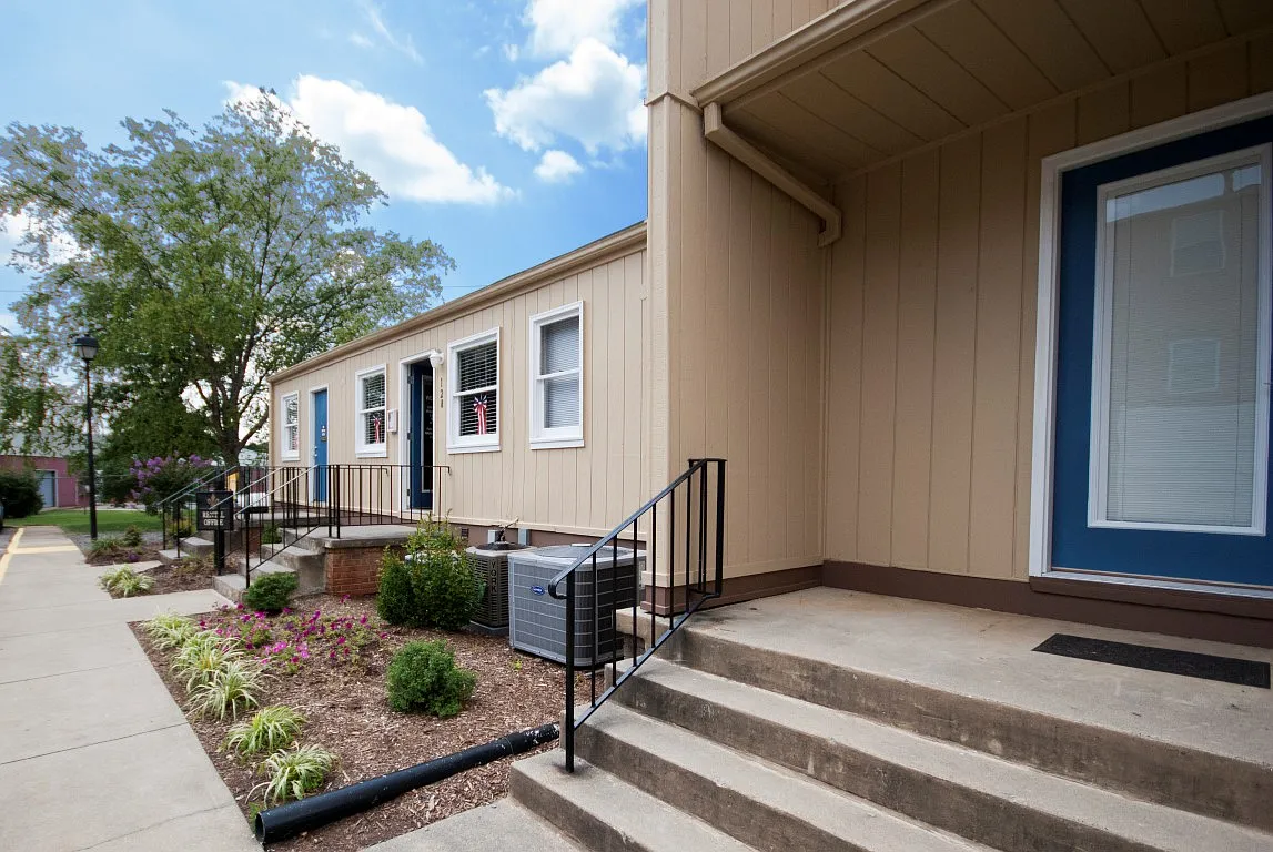 Building Photo - The Crest Apartments