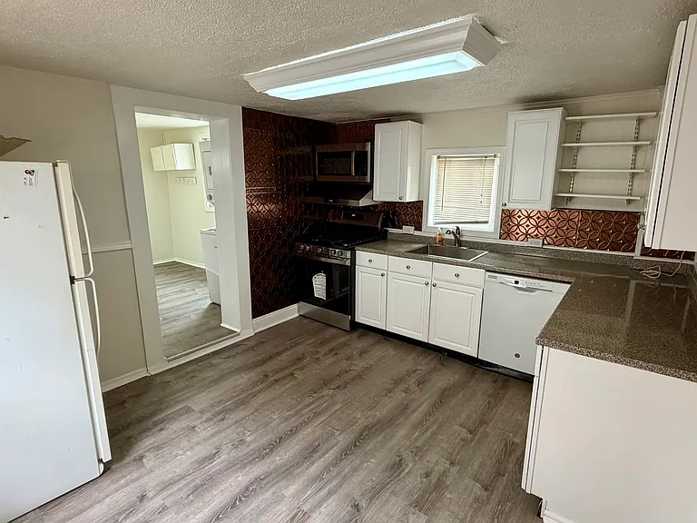 191 Parkinson Ave — Photo 3