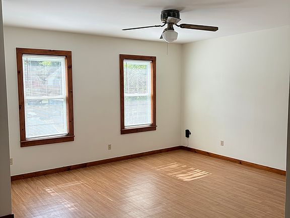 living room (2nd floor)